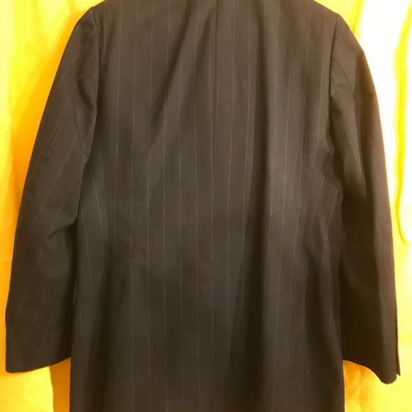 Oscar de la Renta wool suit. Navy. 42R - Picture 7 of 12